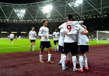 Czerwona maszyna w Premier League pracuje i prasuje... Młoty to za mało na gigantów z Anfield. Powrót Fabiańskiego